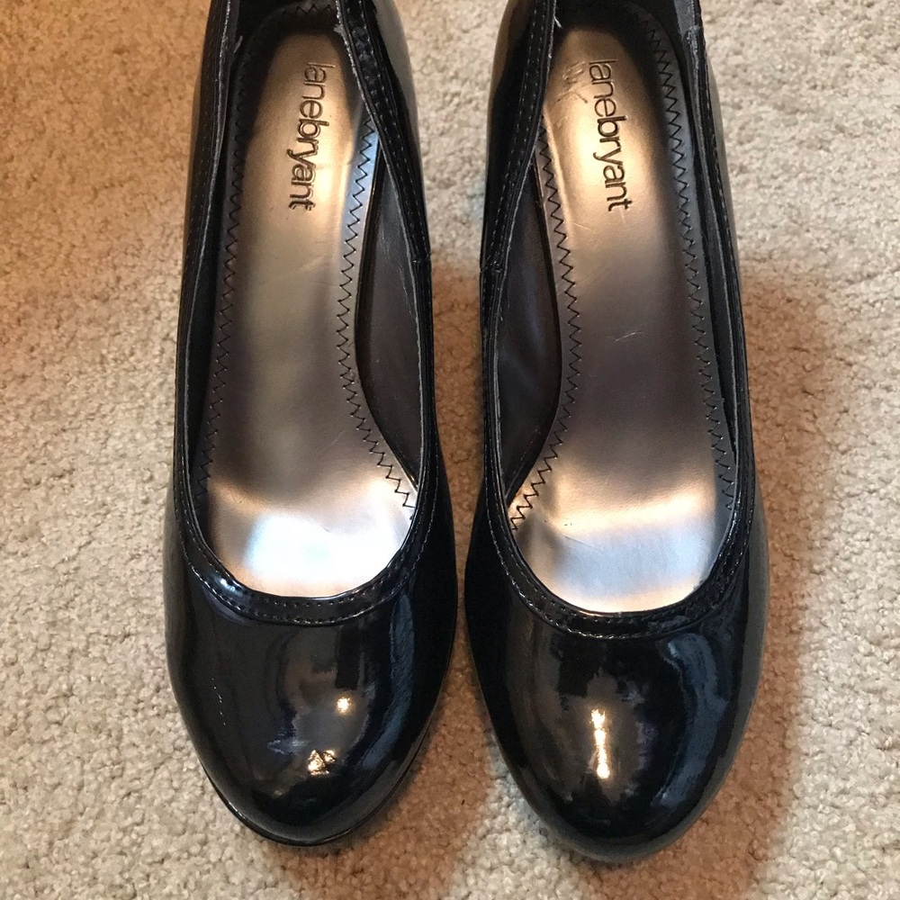 NWT Lane Bryant patent leather, bow back heels!